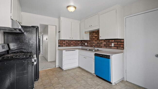 Building Photo - 4 Bedroom home with RV parking