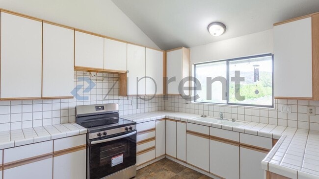 Building Photo - 196 Browns Valley Rd