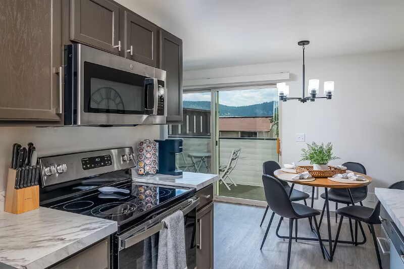 Building Photo - 1430 3rd Ave E