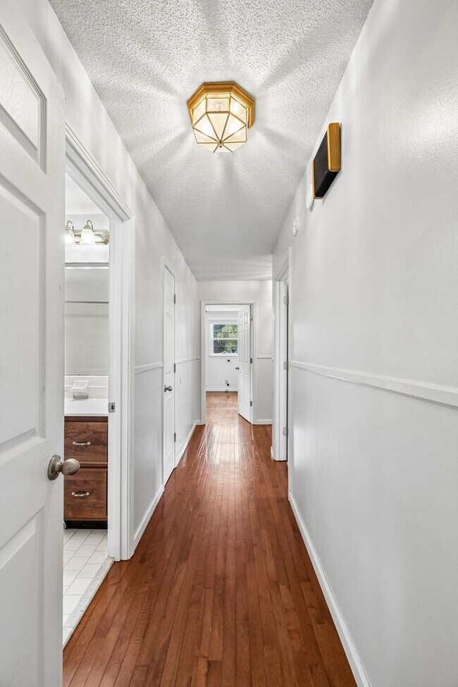 Building Photo - Pet Friendly Four Bedroom with Basement!