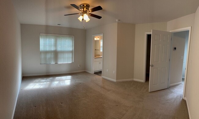 Building Photo - Beautiful 3-bedroom, 2.5-bathroom home in ...