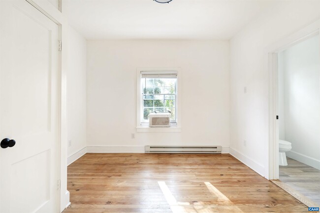 Building Photo - 2580 Nydrie Dr