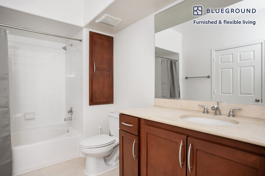 Building Photo - 7225 Crescent Prk W