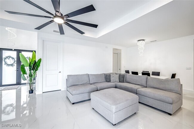 Building Photo - 502 SW 25th Pl