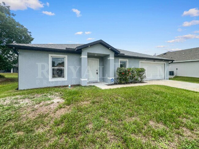 Building Photo - 4BR/2BA Home with High Ceilings, Garage & Large Kitchen Island