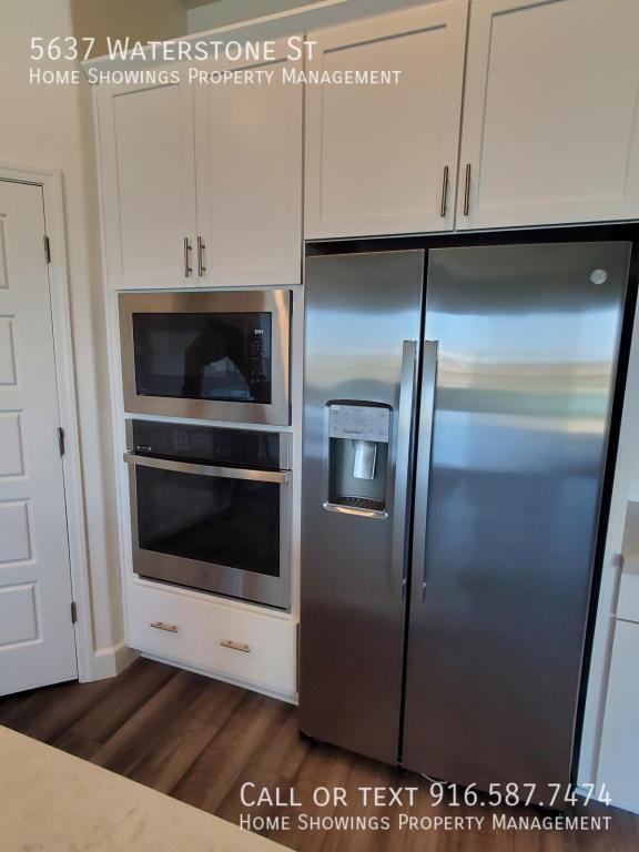 Building Photo - 5637 Waterstone St