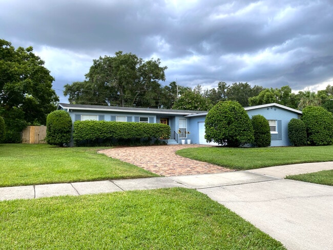 Building Photo - 2720 Dellwood Dr