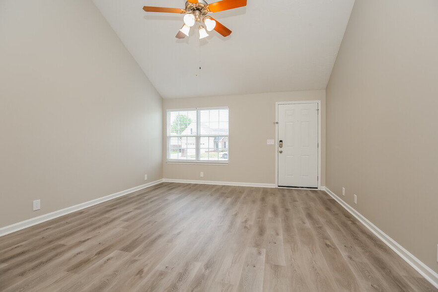 Building Photo - 3157 Holsted Dr