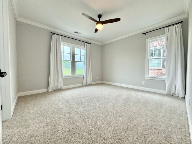 Building Photo - 3 bedroom home with 3.5 bathrooms and 2 Car Garage