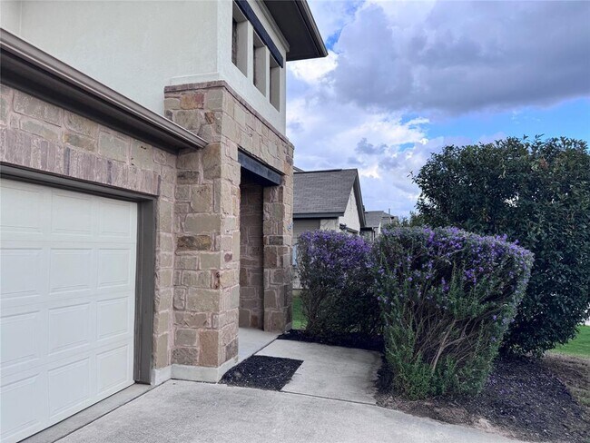 Building Photo - 321 Callahan Ln