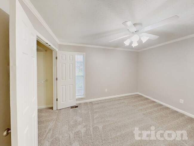 Building Photo - 146 Abbey Rd