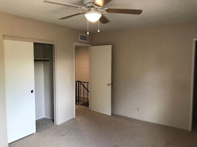 Building Photo - 2 bed 1.5 townhouse Scottsdale