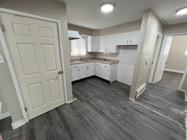 Building Photo - Renovated Two Bedroom One Bath Home Coming...