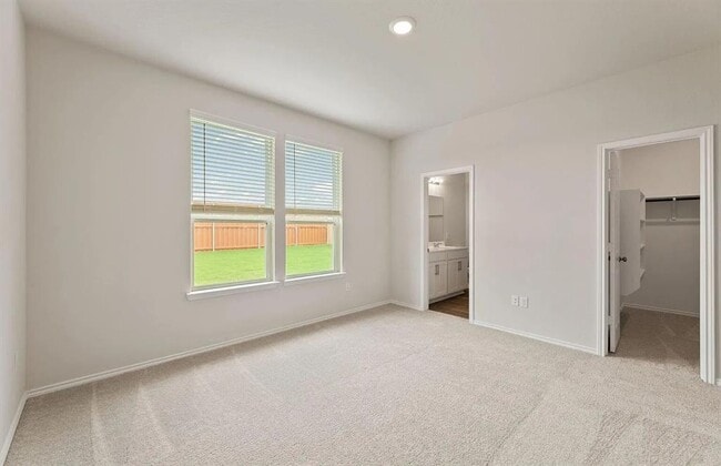 Building Photo - 288 Kapok St