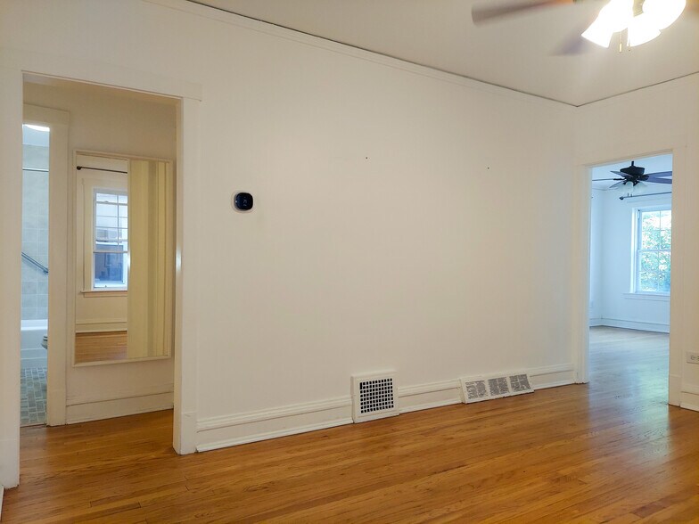 Building Photo - 3751 N Sacramento Ave