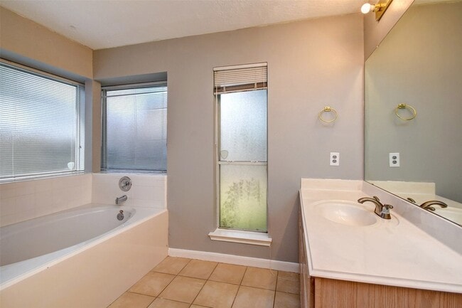 Building Photo - 2114 Whirlaway Dr