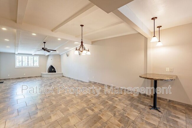 Building Photo - 5658 N 78th Way