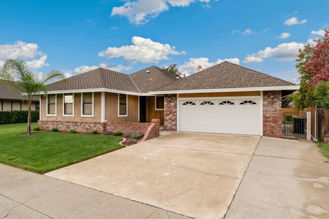 Building Photo - $500.00 off 1st Mo Rent: Move In Special! Quiet & Central Neighborhood - 3 Bedroom 2 Bathroom - L...