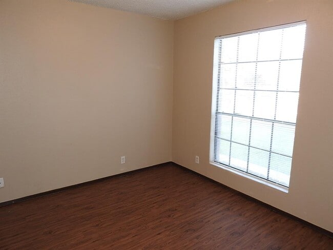 Building Photo - 12402 Deer Falls Dr
