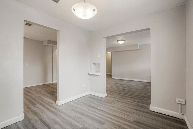 Building Photo - 2820-2824 W. 38th