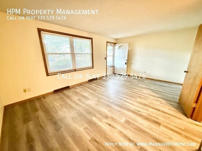Building Photo - 2379 Ashdale St NW
