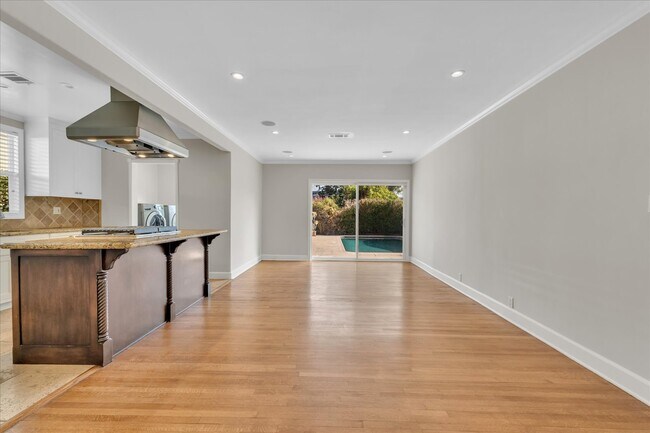 Family Room - 4710 Cartwright Ave