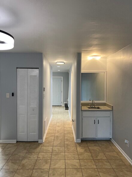 Building Photo - 6419 Baker Ct