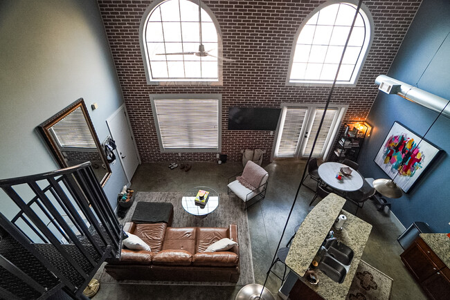 Lots of natural light and open floorplan - 791 Wylie St SE