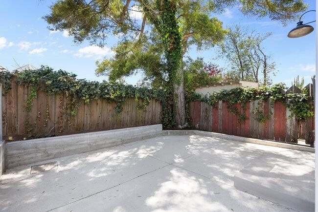 Building Photo - 448 E St