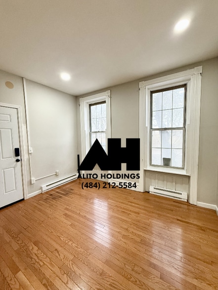 Building Photo - 104 N 10th St