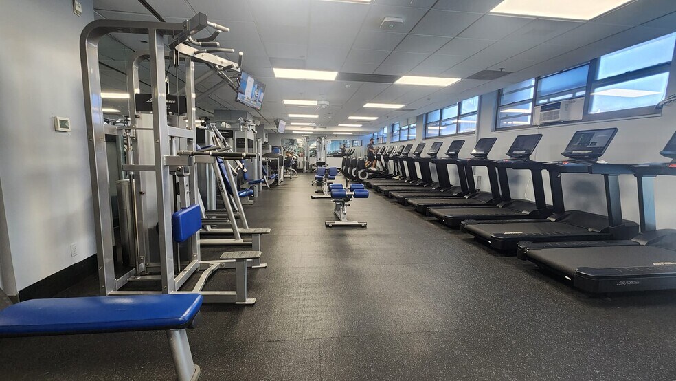 gym - 7002 Boulevard E
