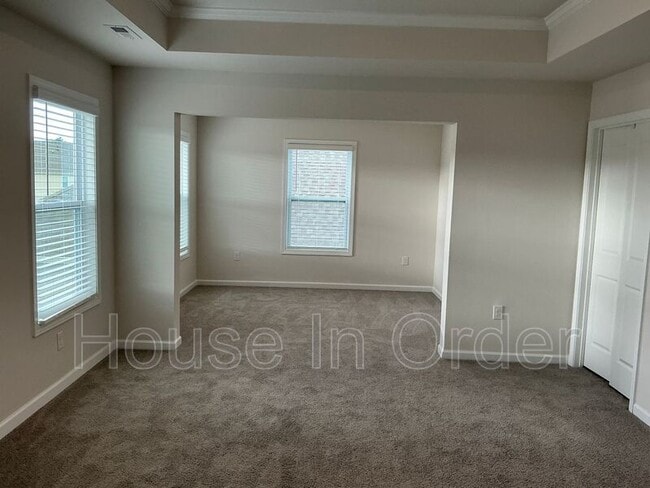 Building Photo - 41 Silverthorne Ct