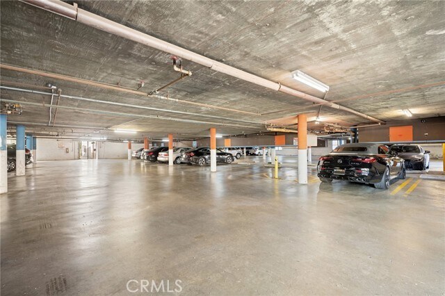 Building Photo - 570 W Stocker St