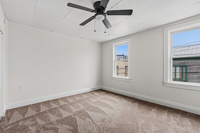 Building Photo - 5206 Lotus Wy