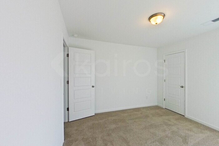 Building Photo - 304 Silver Maple Ln