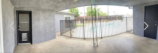 Building Photo - 3 Bedroom / 1.5 Bathroom with pool for ren...