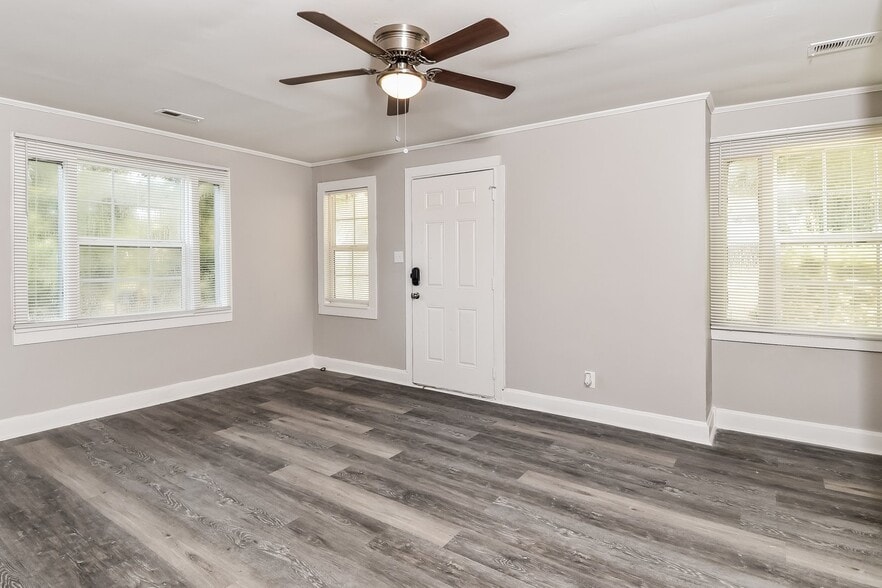 Building Photo - 613 Chesnut St