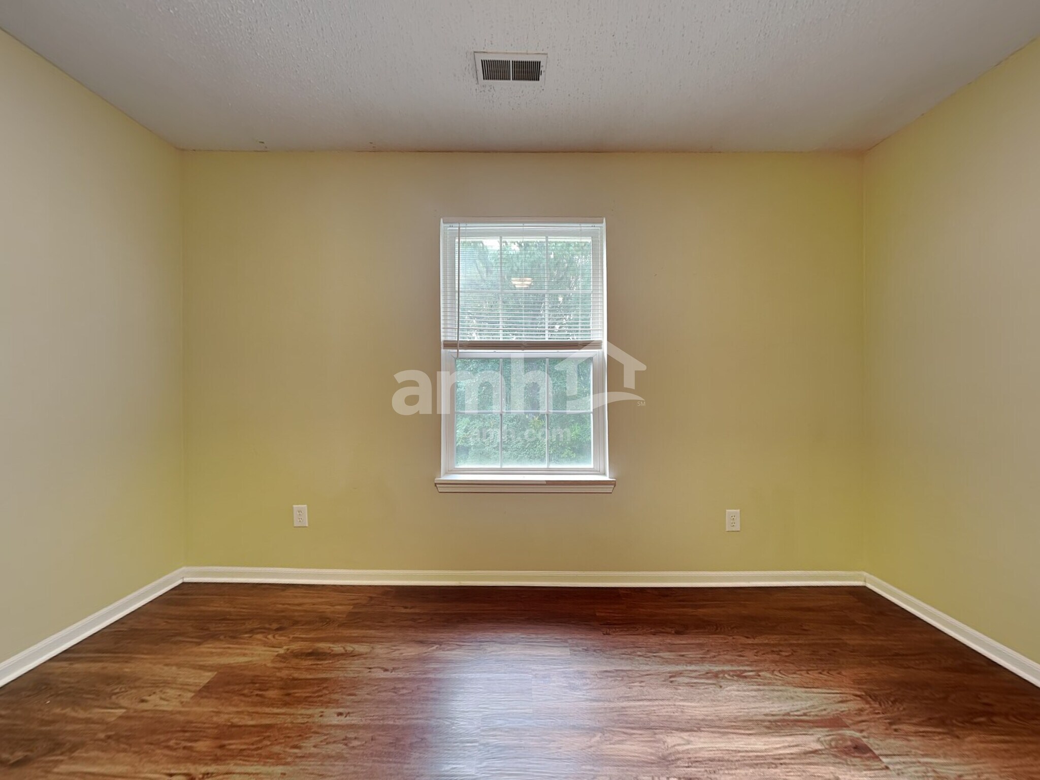 Building Photo - 5426 Alameda Rd