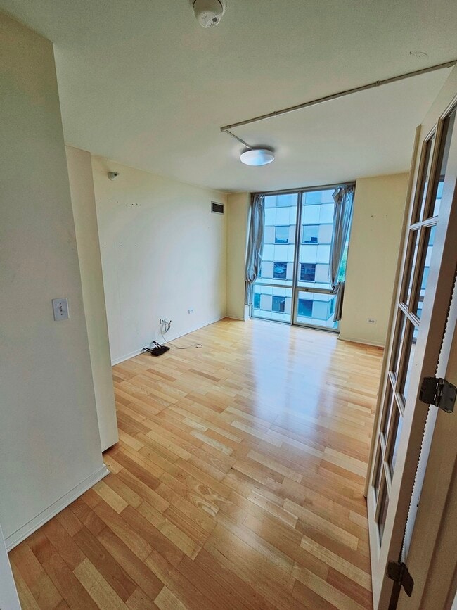 Building Photo - 1640 Maple Ave