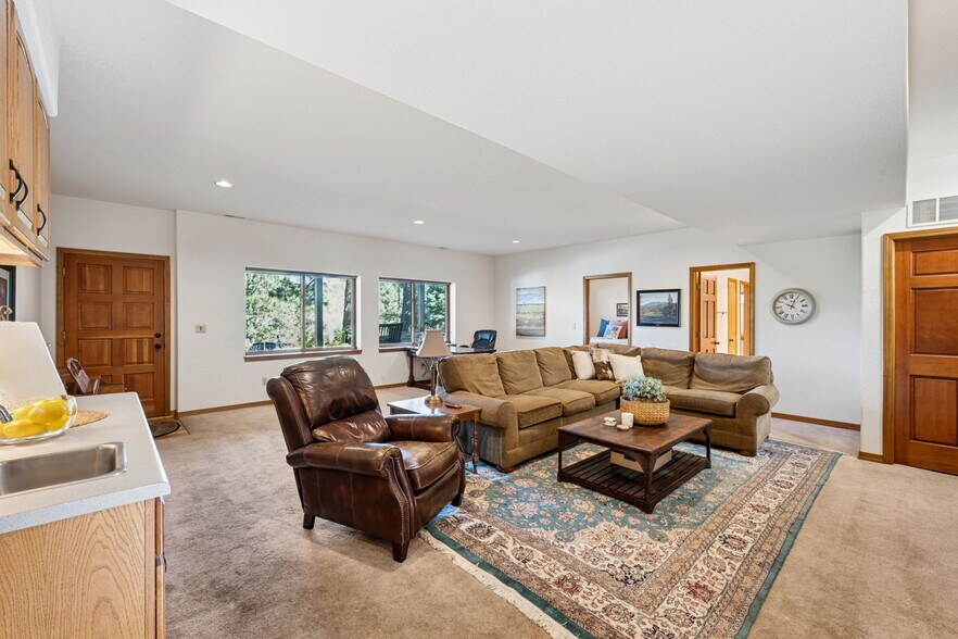 Building Photo - 235 Winding Meadow Way