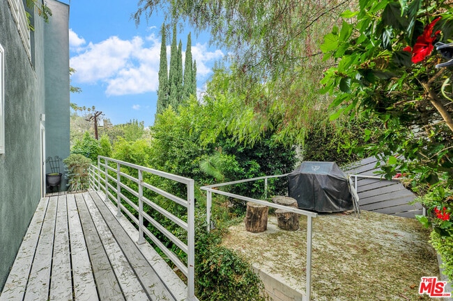 Building Photo - 13563 Contour Dr