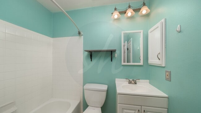 Building Photo - End Unit Townhome in Victoria Village