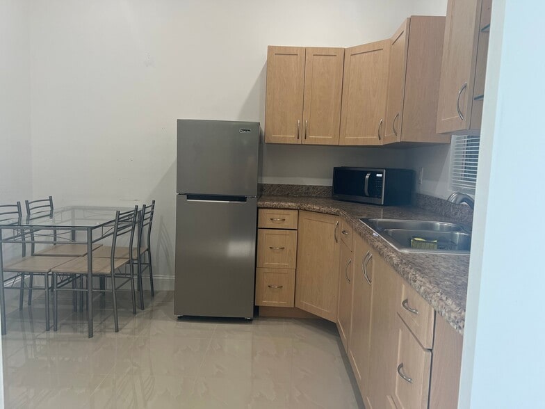 Building Photo - 1412 SW 82nd Ct