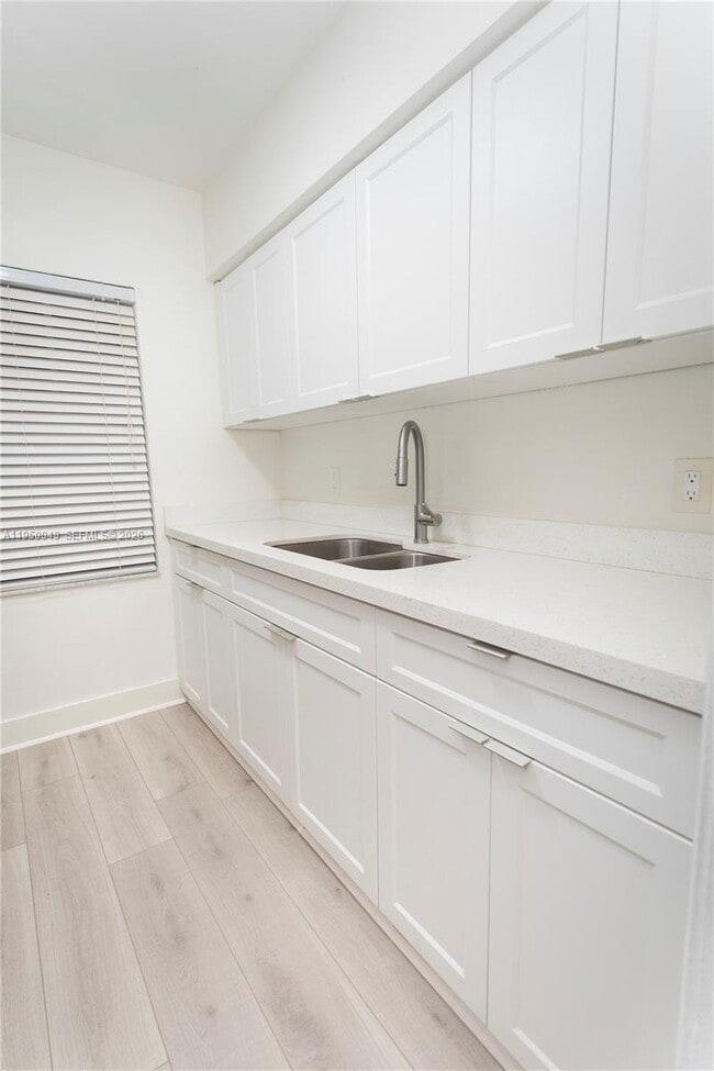 Building Photo - 111 SW 31st Ct