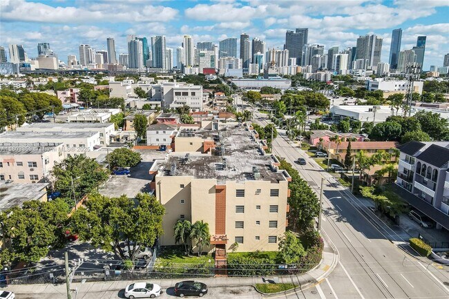 Building Photo - 677 SW 9th Ave