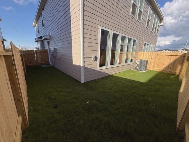 Building Photo - 2218 Via Vicky Rd