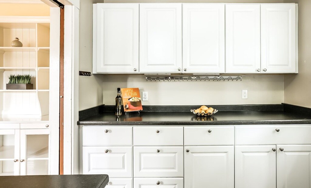 Kitchen - 353 Southwest B Avenue