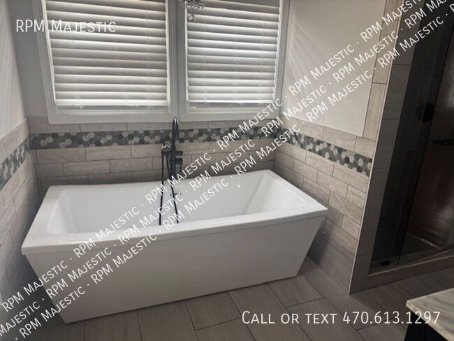 Building Photo - 6960 Whispering Oaks Ct