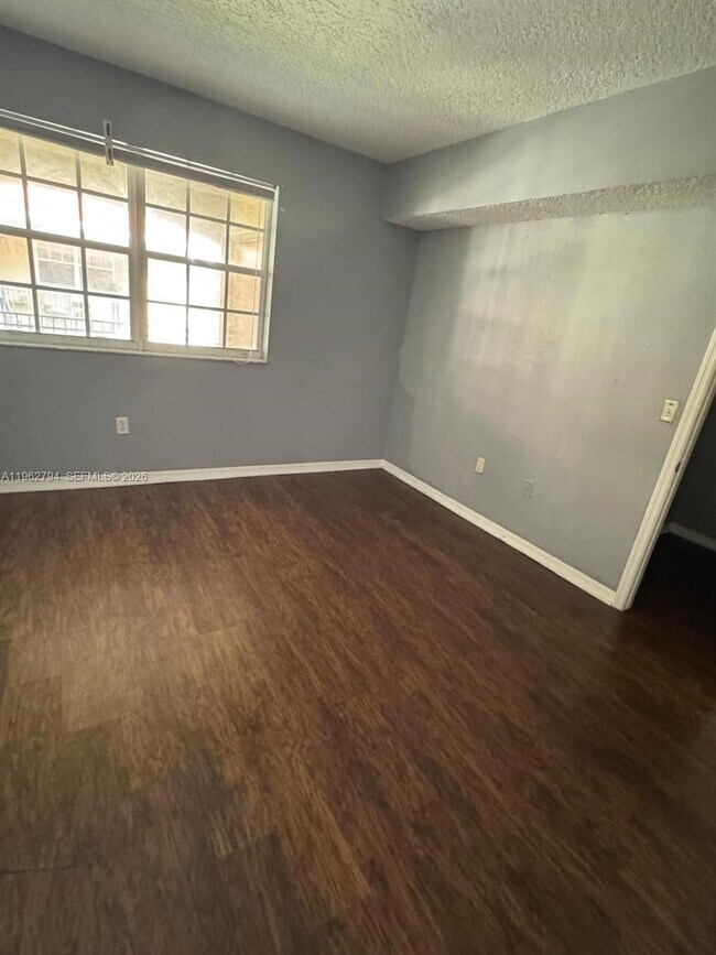 Building Photo - 231 SW 116th Ave