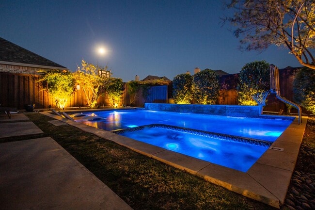 Building Photo - Stunning 4-Bedroom Luxury Home with Resort-Style Pool in Prestigious Oakmont Estates – Available ...